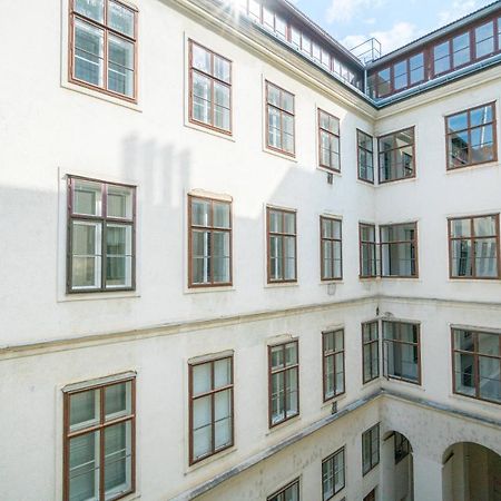 Vienna Residence, Volkstheater - Parliament Bagian luar foto
