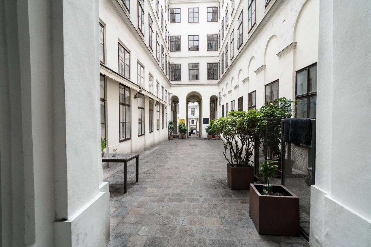 Vienna Residence, Volkstheater - Parliament Bagian luar foto