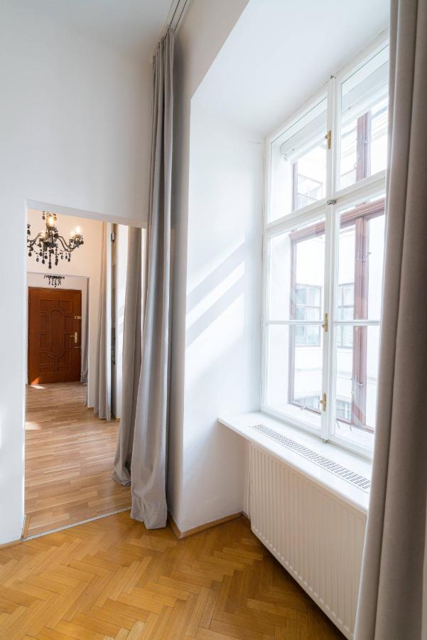Vienna Residence, Volkstheater - Parliament Bagian luar foto
