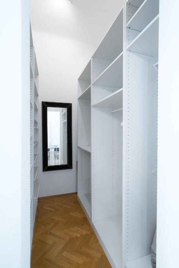 Vienna Residence, Volkstheater - Parliament Bagian luar foto