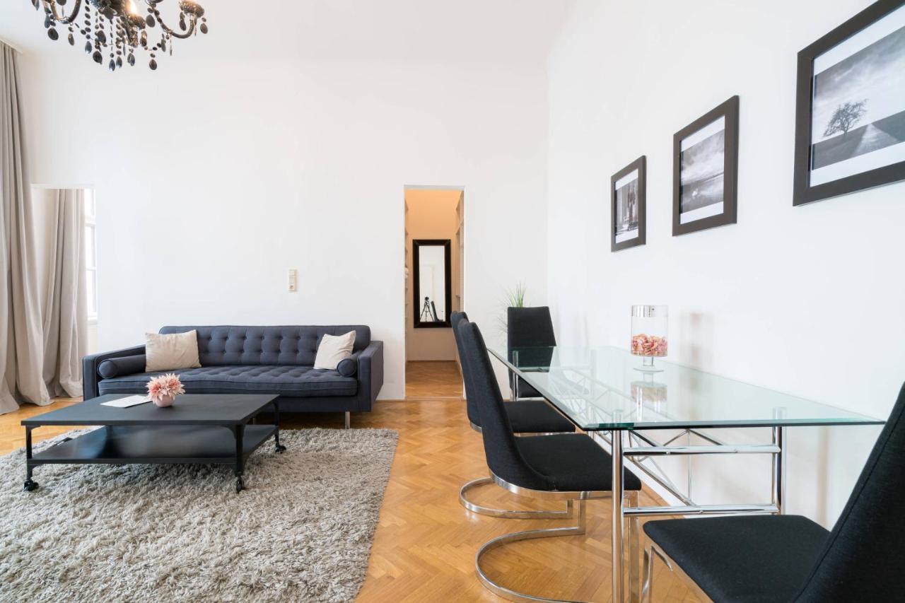 Vienna Residence, Volkstheater - Parliament Bagian luar foto