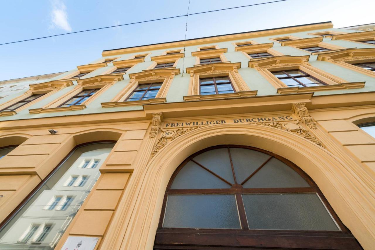 Vienna Residence, Volkstheater - Parliament Bagian luar foto